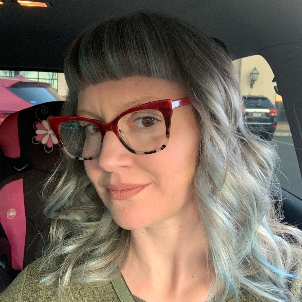 Meet your Posher, Saundra
